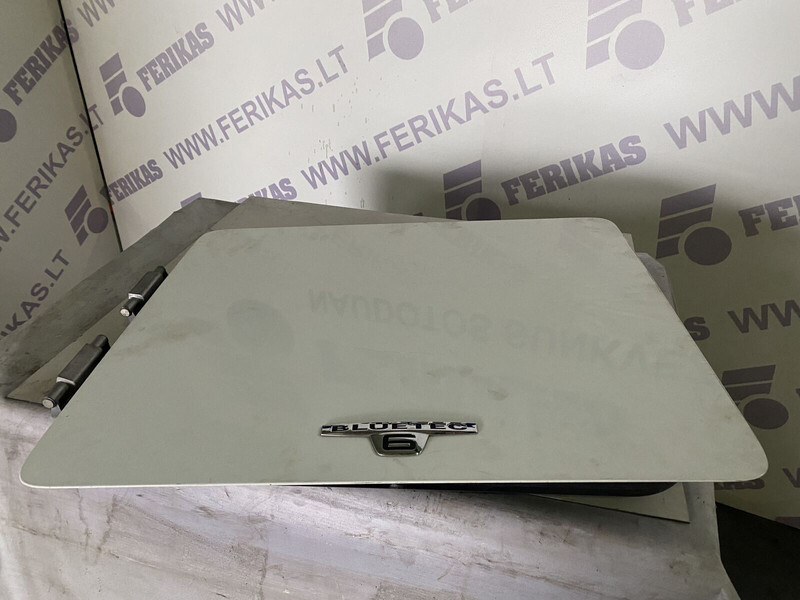 Mercedes-Benz STORAGE COMPARTMENT FLAP - Bumper untuk Truk: gambar 1 Mercedes-Benz STORAGE COMPARTMENT FLAP - Bumper untuk Truk: gambar 1