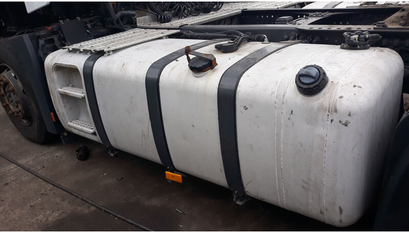Mercedes-Benz complete fuel tank 820L - Tangki bahan bakar untuk Truk: gambar 1 Mercedes-Benz complete fuel tank 820L - Tangki bahan bakar untuk Truk: gambar 1