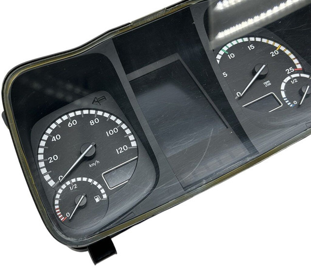 Mercedes-Benz instrument cluster Actros MP4 - Dasbor untuk Truk: gambar 3 Mercedes-Benz instrument cluster Actros MP4 - Dasbor untuk Truk: gambar 3