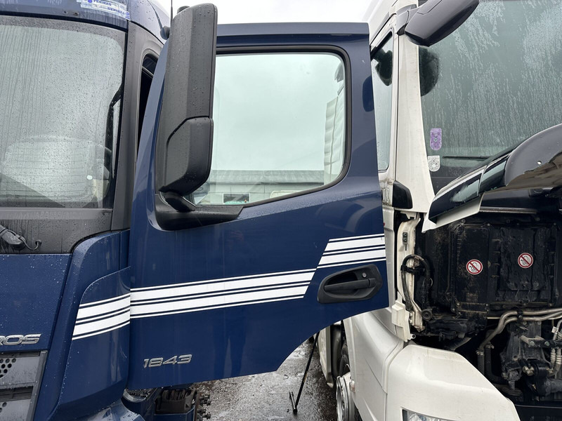 Mercedes-Benz low-cab left side doors - Pintu dan bagian untuk Truk: gambar 1 Mercedes-Benz low-cab left side doors - Pintu dan bagian untuk Truk: gambar 1