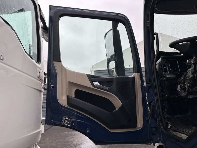 Mercedes-Benz low-cab left side doors - Pintu dan bagian untuk Truk: gambar 2 Mercedes-Benz low-cab left side doors - Pintu dan bagian untuk Truk: gambar 2