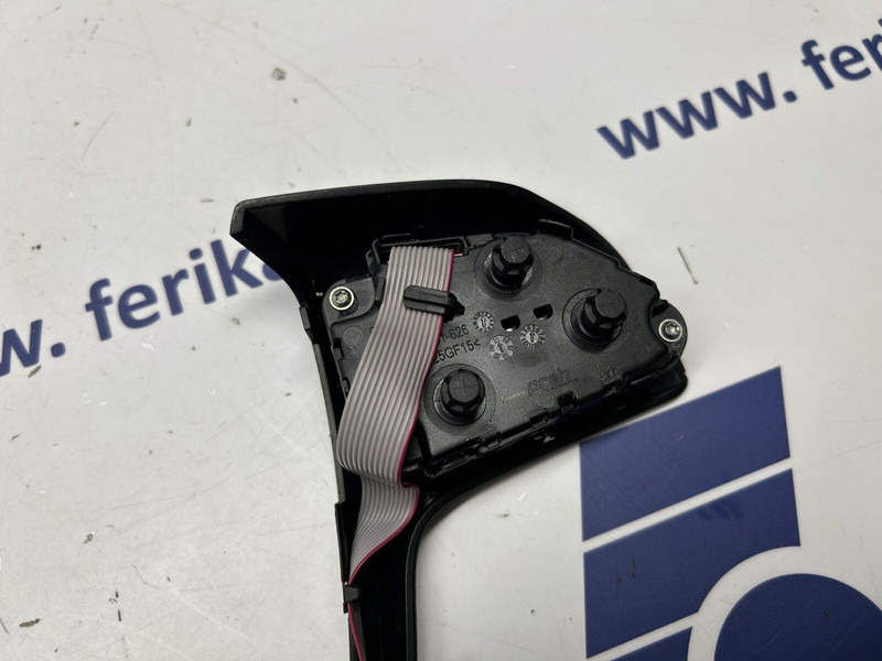 Mercedes-Benz steering wheel buttons - Bumper untuk Truk: gambar 4 Mercedes-Benz steering wheel buttons - Bumper untuk Truk: gambar 4