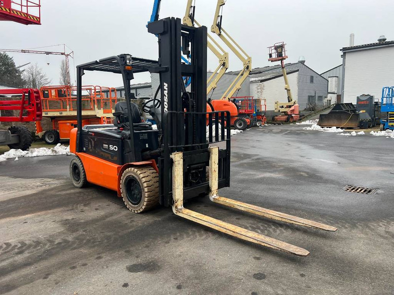 Doosan B50X5 5T 6m Triplex non-marking (1840) - Forklift listrik: gambar 5 Doosan B50X5 5T 6m Triplex non-marking (1840) - Forklift listrik: gambar 5