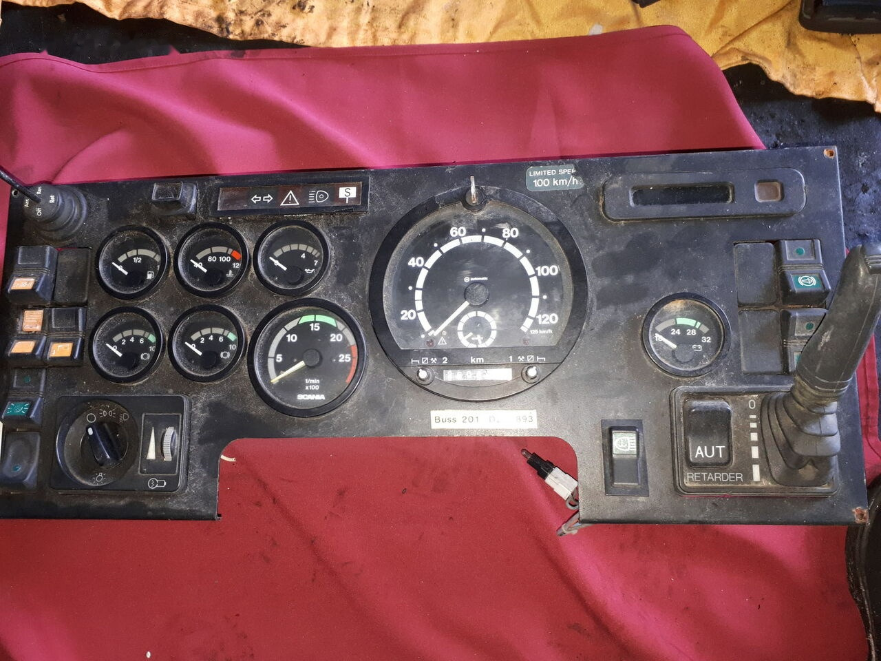 IVECO Mobitec LG2010000-000 Lawo D-76437 .Hanover OL020A.1780556(18568 IVECO Volvo, Mercedes - Dasbor untuk Bus: gambar 1 IVECO Mobitec LG2010000-000 Lawo D-76437 .Hanover OL020A.1780556(18568 IVECO Volvo, Mercedes - Dasbor untuk Bus: gambar 1