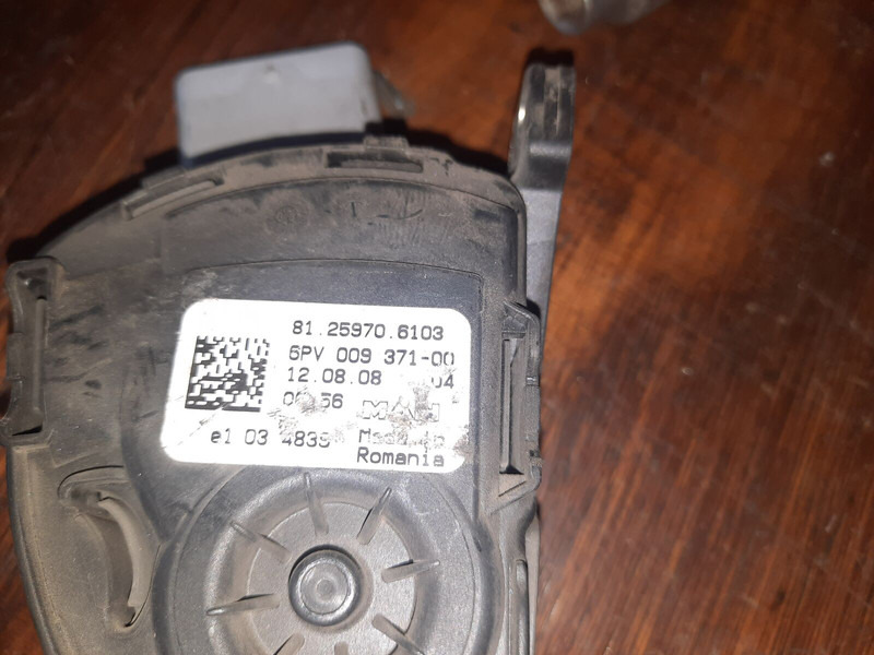 MAN - Pedal: gambar 3 MAN - Pedal: gambar 3