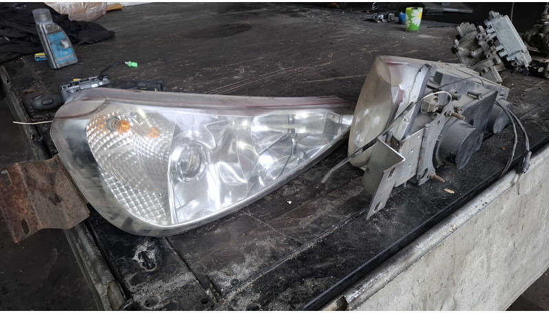 Scania Иризар Volvo. Ман. Мерседес - Lampu depan: gambar 1 Scania Иризар Volvo. Ман. Мерседес - Lampu depan: gambar 1