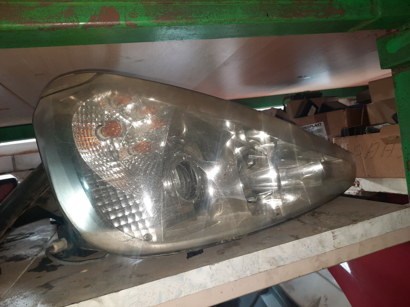 Scania Иризар Volvo. Ман. Мерседес - Lampu depan: gambar 4 Scania Иризар Volvo. Ман. Мерседес - Lampu depan: gambar 4