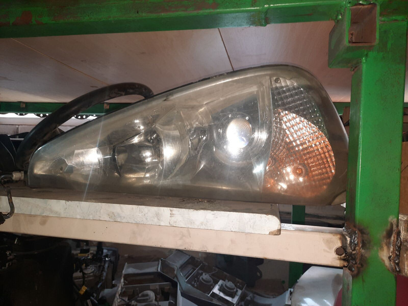 Scania Иризар Volvo. Ман. Мерседес - Lampu depan: gambar 3 Scania Иризар Volvo. Ман. Мерседес - Lampu depan: gambar 3