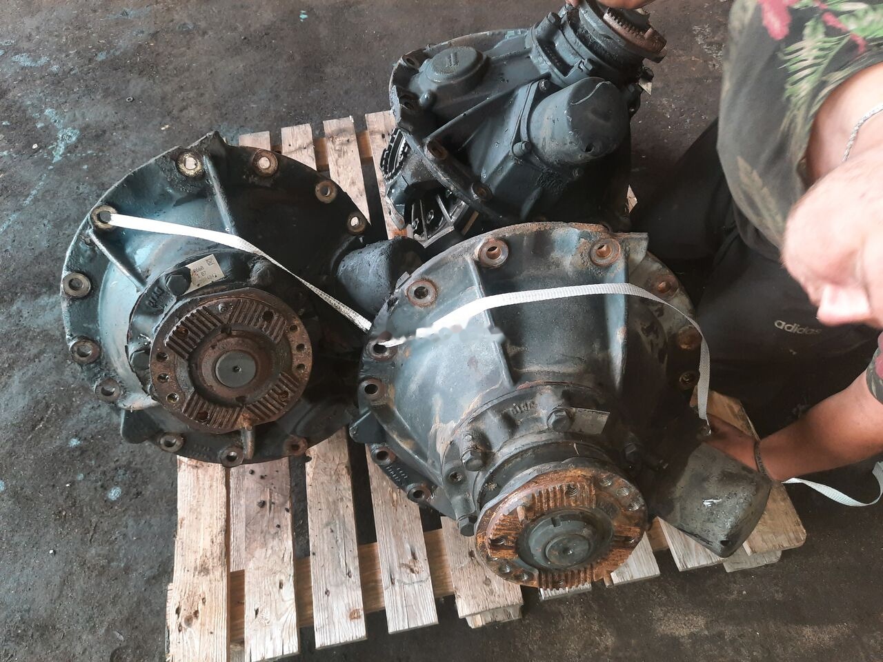 Scania R780.\ R761.\R750 .\ R660.\R642 / Scania 112 113/ 094 - Gigi diferensial untuk Bus: gambar 1 Scania R780.\ R761.\R750 .\ R660.\R642 / Scania 112 113/ 094 - Gigi diferensial untuk Bus: gambar 1