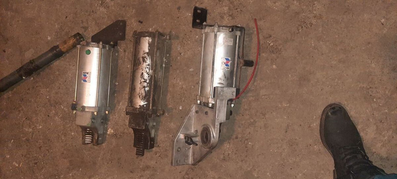 Scania механизм закрытия дверей - Pintu dan bagian: gambar 4 Scania механизм закрытия дверей - Pintu dan bagian: gambar 4