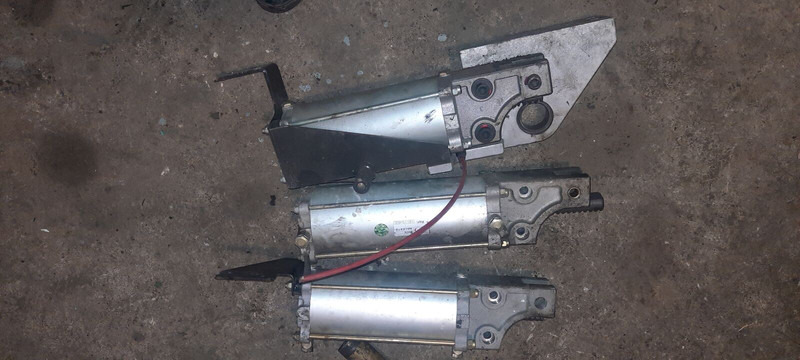 Scania механизм закрытия дверей - Pintu dan bagian: gambar 3 Scania механизм закрытия дверей - Pintu dan bagian: gambar 3