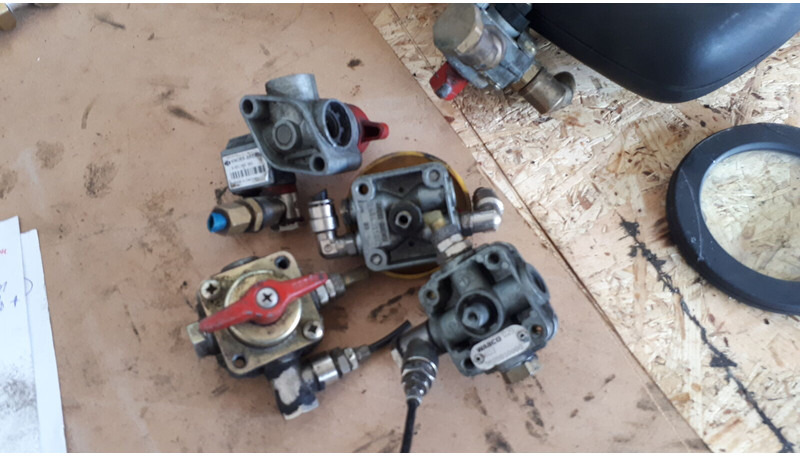 Wabco Volvo - Suku cadang: gambar 4 Wabco Volvo - Suku cadang: gambar 4