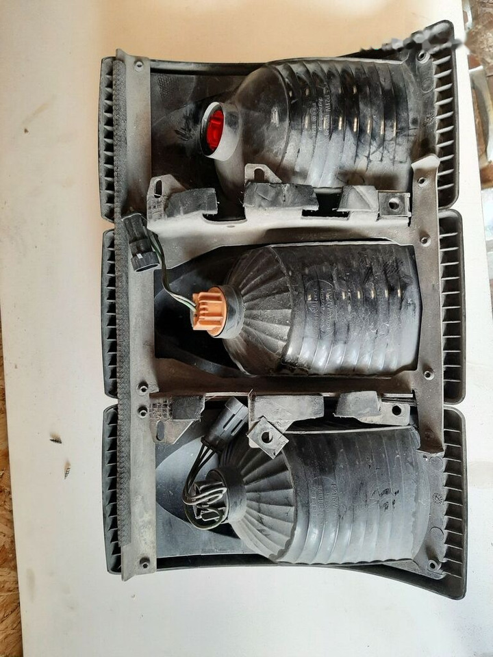 Volvo 1326359080 - Lampu belakang untuk Bus: gambar 5 Volvo 1326359080 - Lampu belakang untuk Bus: gambar 5