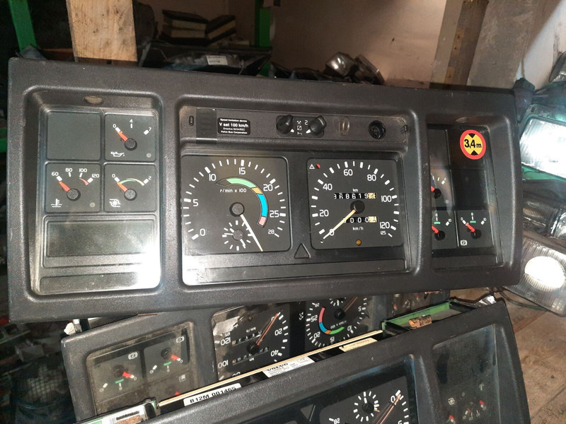 Volvo 70361832-1 . 70361831. 70329201-2 .22205475-P03. 70392912-P01/ - Dasbor: gambar 1 Volvo 70361832-1 . 70361831. 70329201-2 .22205475-P03. 70392912-P01/ - Dasbor: gambar 1