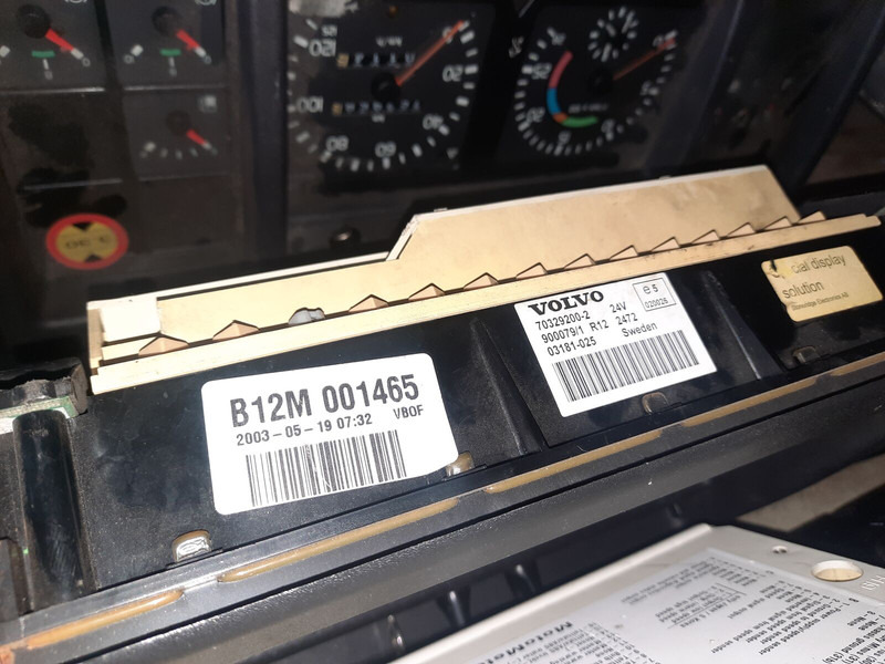 Volvo 70361832-1 . 70361831. 70329201-2 .22205475-P03. 70392912-P01/ - Dasbor: gambar 5 Volvo 70361832-1 . 70361831. 70329201-2 .22205475-P03. 70392912-P01/ - Dasbor: gambar 5