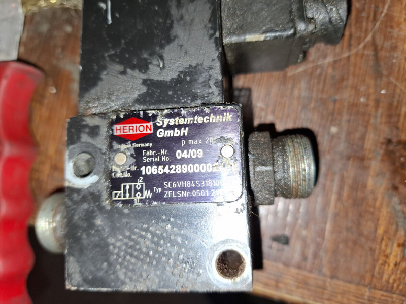Volvo ZFLS / Herion - Silinder hidrolik: gambar 1 Volvo ZFLS / Herion - Silinder hidrolik: gambar 1