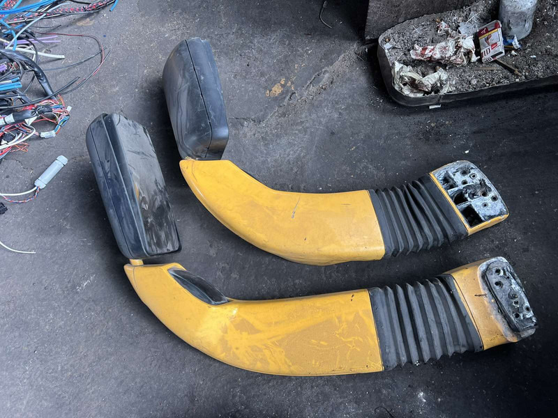 Volvo магнетолы . B12 . Ивеко - Bumper: gambar 5 Volvo магнетолы . B12 . Ивеко - Bumper: gambar 5