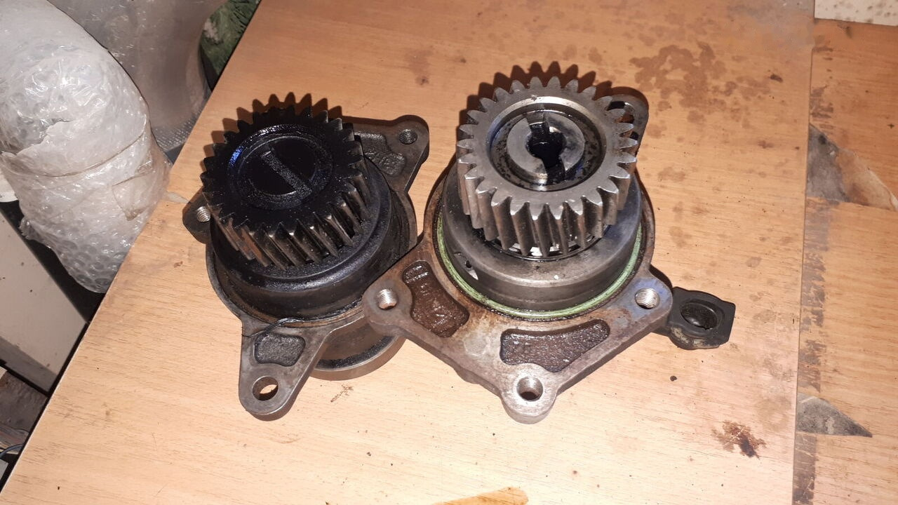 Volvo privoda shkivov remney i toplivnogo nasosa 8148452 Volvo - Poros engkol untuk Truk: gambar 2 Volvo privoda shkivov remney i toplivnogo nasosa 8148452 Volvo - Poros engkol untuk Truk: gambar 2