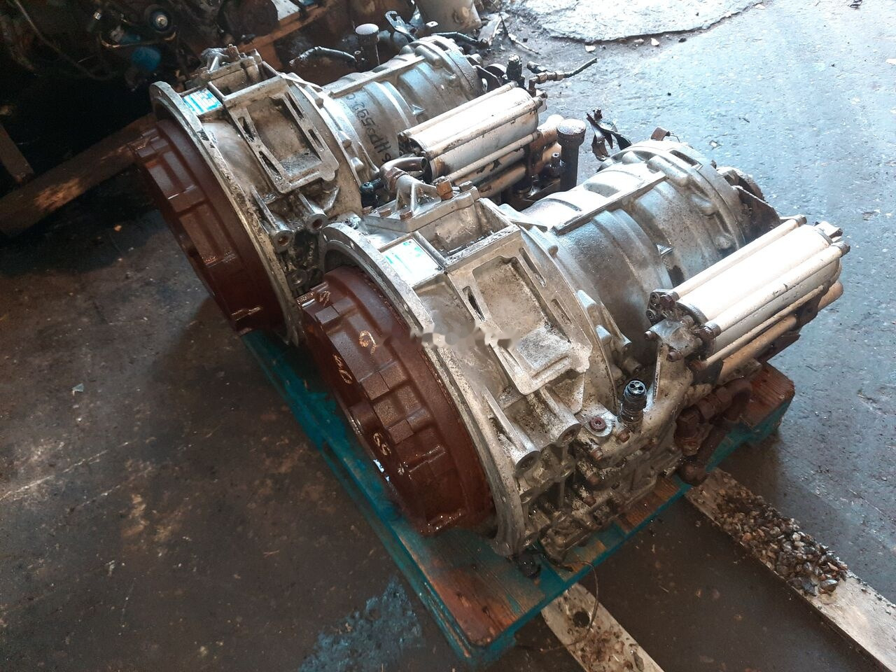 ZF 6HP604C .6HP502C. 6HP552C .6HP602C. 6HP592C. 6HP504C .6HP604C. 6 Volvo Man/ Volvo. Scnia. Mersedes - Gearbox untuk Bus: gambar 3 ZF 6HP604C .6HP502C. 6HP552C .6HP602C. 6HP592C. 6HP504C .6HP604C. 6 Volvo Man/ Volvo. Scnia. Mersedes - Gearbox untuk Bus: gambar 3