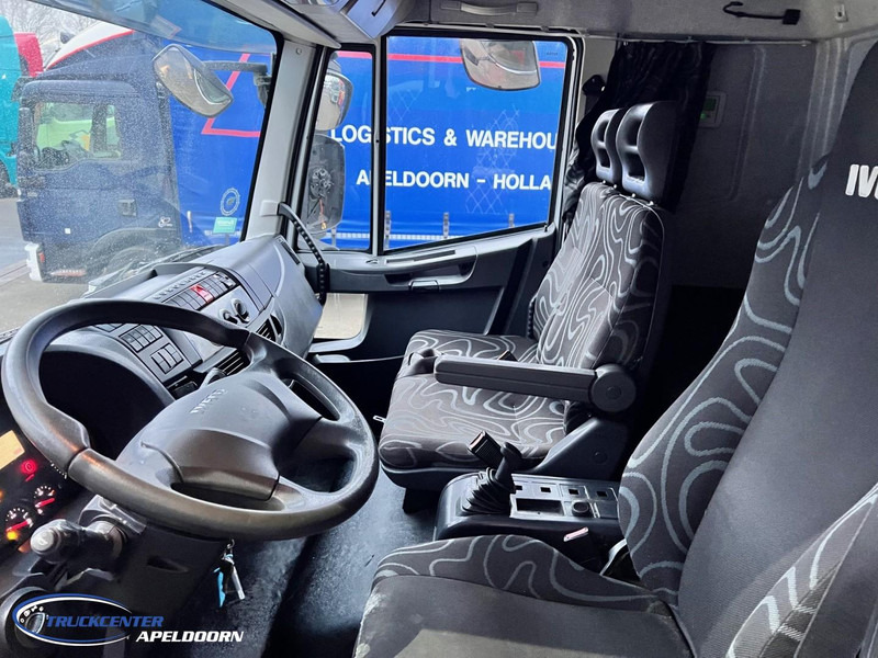 Iveco Eurocargo 150E28 175.650 km, AC, 3 Stoelen, 2000 kg lift, 6 Cilinder - Truk box: gambar 5 Iveco Eurocargo 150E28 175.650 km, AC, 3 Stoelen, 2000 kg lift, 6 Cilinder - Truk box: gambar 5