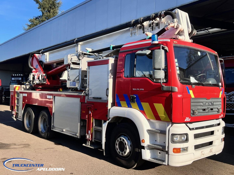 MAN TGA 26.350 Magirus ALP 320L = 32 meter, Waterpomp, 6x4, Bladgeveerd - Truk pemadam kebakaran: gambar 3 MAN TGA 26.350 Magirus ALP 320L = 32 meter, Waterpomp, 6x4, Bladgeveerd - Truk pemadam kebakaran: gambar 3