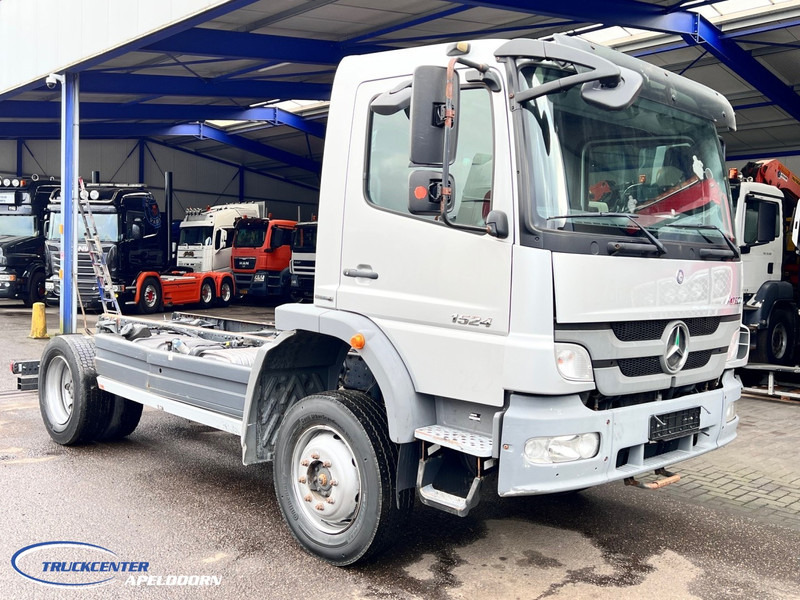 Mercedes-Benz Atego 1524 4x4 Steel springs, Manuel gearbox, Pto - Truk sasis: gambar 1 Mercedes-Benz Atego 1524 4x4 Steel springs, Manuel gearbox, Pto - Truk sasis: gambar 1