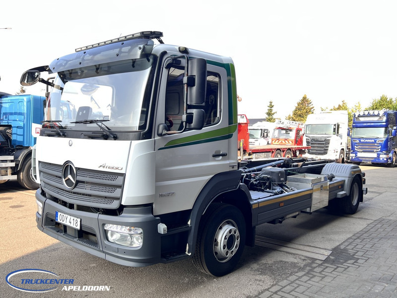 Mercedes-Benz Atego 1527 Manuel, Euro 6, HIAB 10 Tons - Hook lift: gambar 3 Mercedes-Benz Atego 1527 Manuel, Euro 6, HIAB 10 Tons - Hook lift: gambar 3