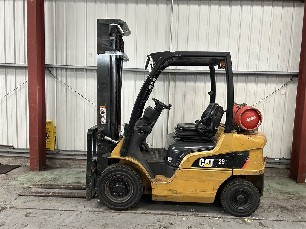 CAT GP25N - Forklift LPG: gambar 1 CAT GP25N - Forklift LPG: gambar 1