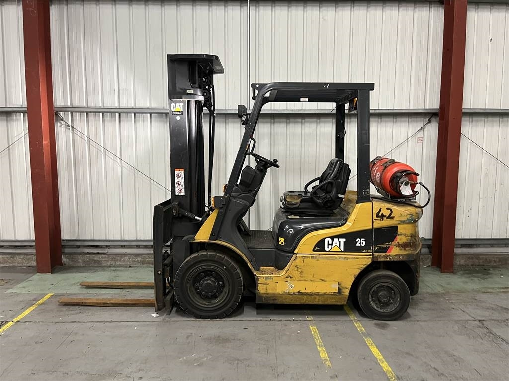 CAT GP25NT - Forklift LPG: gambar 1 CAT GP25NT - Forklift LPG: gambar 1