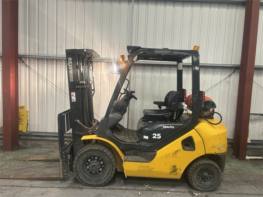 Komatsu FG25HT-17 - Forklift LPG: gambar 1 Komatsu FG25HT-17 - Forklift LPG: gambar 1