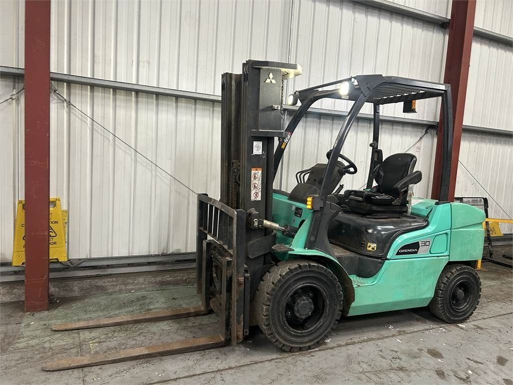 Mitsubishi FD30NT - Forklift diesel: gambar 2 Mitsubishi FD30NT - Forklift diesel: gambar 2