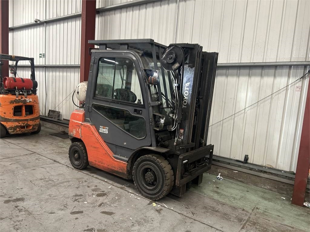 Toyota 02-8FGF25 - Forklift LPG: gambar 4 Toyota 02-8FGF25 - Forklift LPG: gambar 4