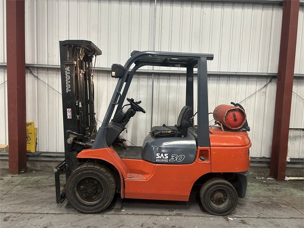 Toyota 7FGF30 - Forklift LPG: gambar 1 Toyota 7FGF30 - Forklift LPG: gambar 1