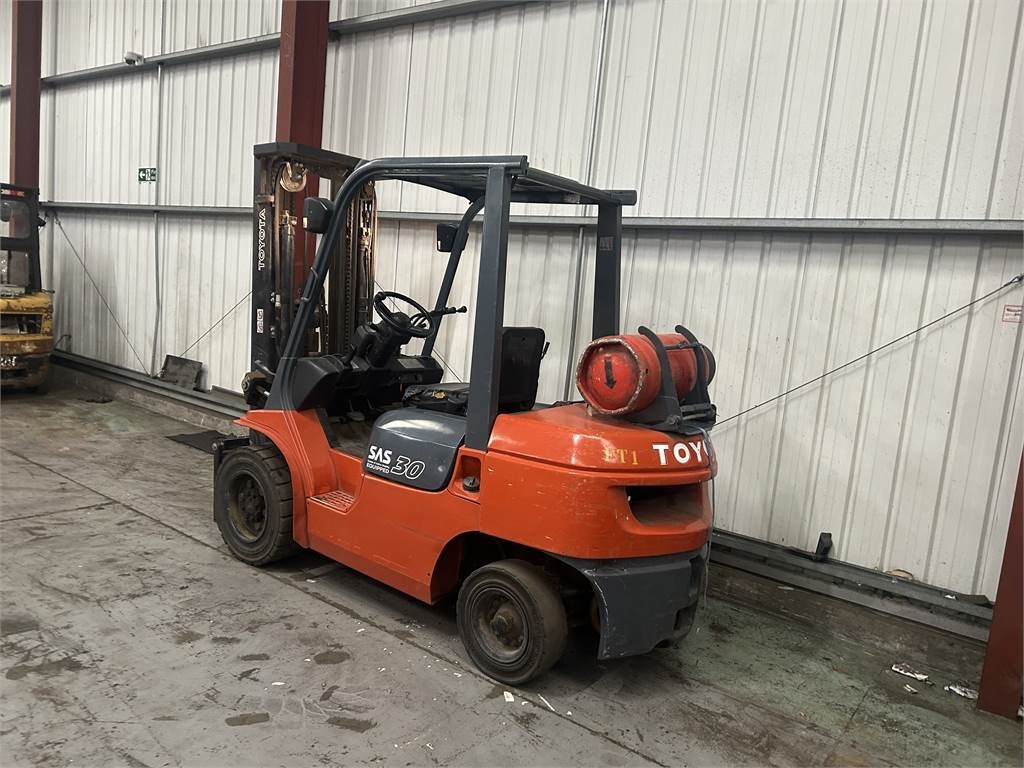 Toyota 7FGF30 - Forklift LPG: gambar 3 Toyota 7FGF30 - Forklift LPG: gambar 3
