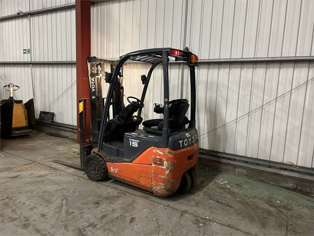 Toyota 8FBE15T - Forklift listrik: gambar 3 Toyota 8FBE15T - Forklift listrik: gambar 3