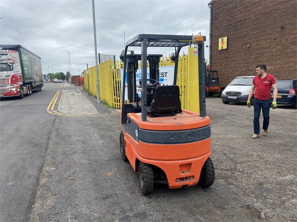 Toyota FBM16  - Forklift listrik: gambar 5 Toyota FBM16  - Forklift listrik: gambar 5