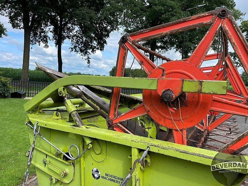 Lampiran pemanen Claas maaibord 400: gambar 8