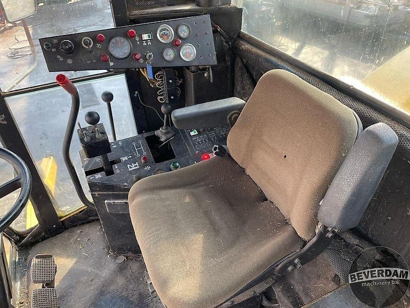 Pemanen hijauan New Holland 2305: gambar 15