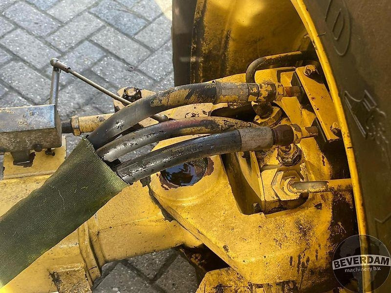 Pemanen hijauan New Holland 2305: gambar 10