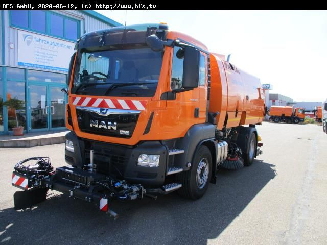 MAN TGS 18.400 4X2 BL Bucher OF 8000 RS Drehjet beid - Penyapu jalan: gambar 1 MAN TGS 18.400 4X2 BL Bucher OF 8000 RS Drehjet beid - Penyapu jalan: gambar 1