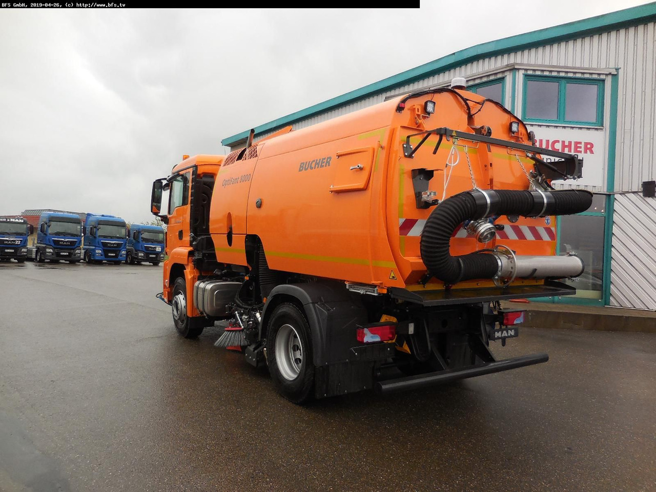 MAN TGS 18.420 4X2 BL Bucher OF 8000 TWIN beidseitig - Penyapu jalan: gambar 3 MAN TGS 18.420 4X2 BL Bucher OF 8000 TWIN beidseitig - Penyapu jalan: gambar 3