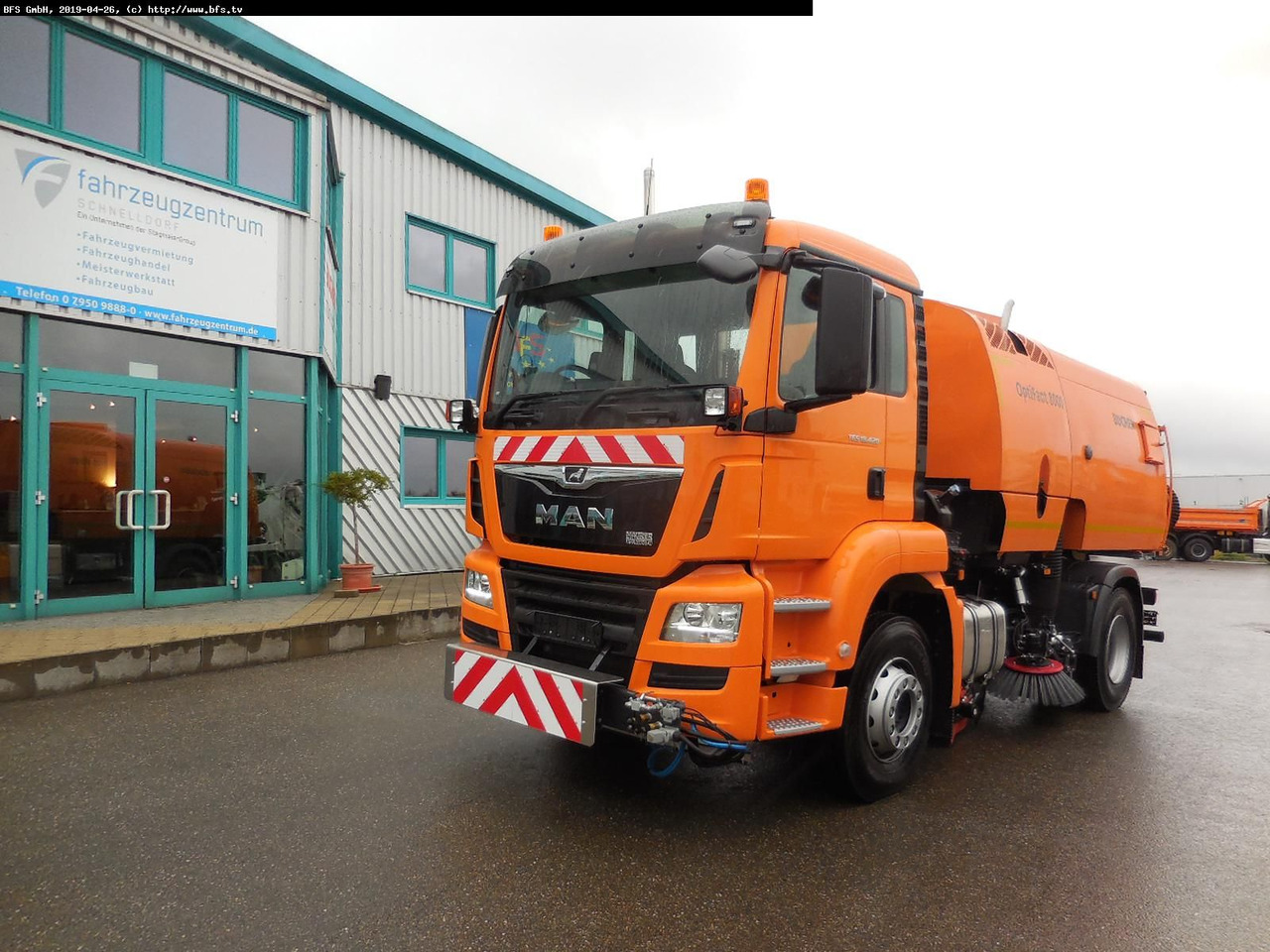 MAN TGS 18.420 4X2 BL Bucher OF 8000 TWIN beidseitig - Penyapu jalan: gambar 1 MAN TGS 18.420 4X2 BL Bucher OF 8000 TWIN beidseitig - Penyapu jalan: gambar 1
