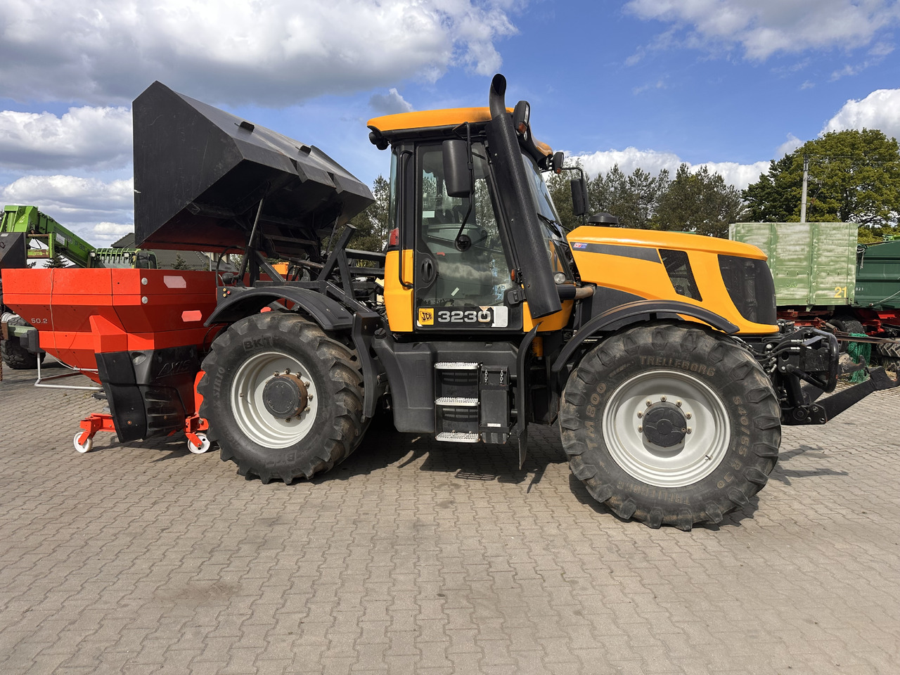 JCB FASTRAC 3230 - Traktor: gambar 1 JCB FASTRAC 3230 - Traktor: gambar 1