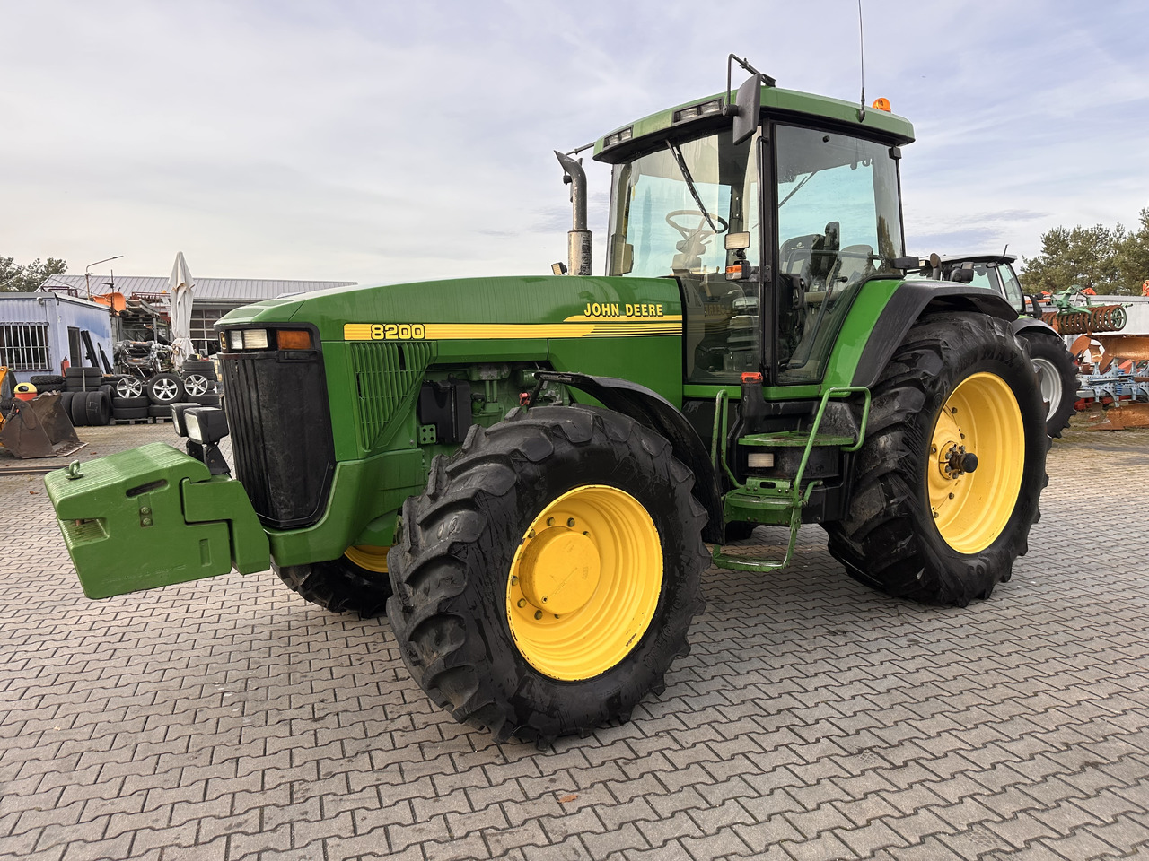 John Deere 8200 PowerShift 8.1 - Traktor: gambar 2 John Deere 8200 PowerShift 8.1 - Traktor: gambar 2