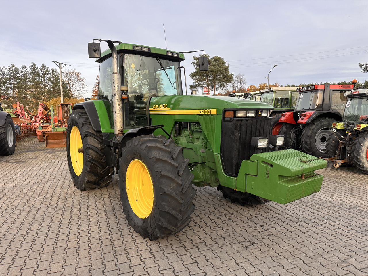 John Deere 8200 PowerShift 8.1 - Traktor: gambar 1 John Deere 8200 PowerShift 8.1 - Traktor: gambar 1