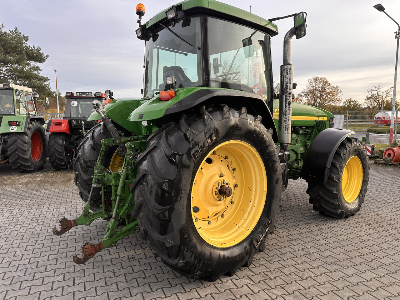 John Deere 8200 PowerShift 8.1 - Traktor: gambar 4 John Deere 8200 PowerShift 8.1 - Traktor: gambar 4