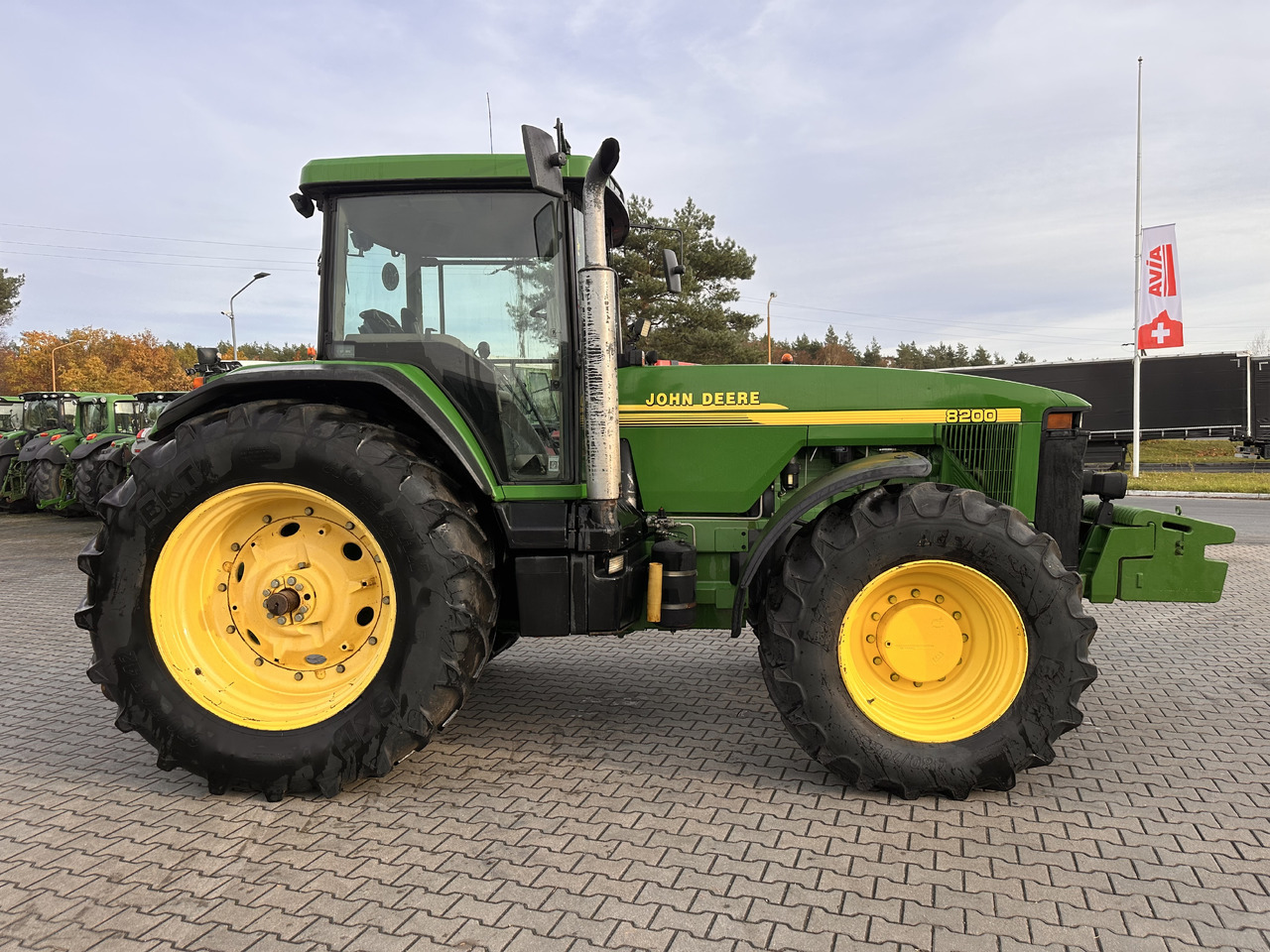 John Deere 8200 PowerShift 8.1 - Traktor: gambar 3 John Deere 8200 PowerShift 8.1 - Traktor: gambar 3