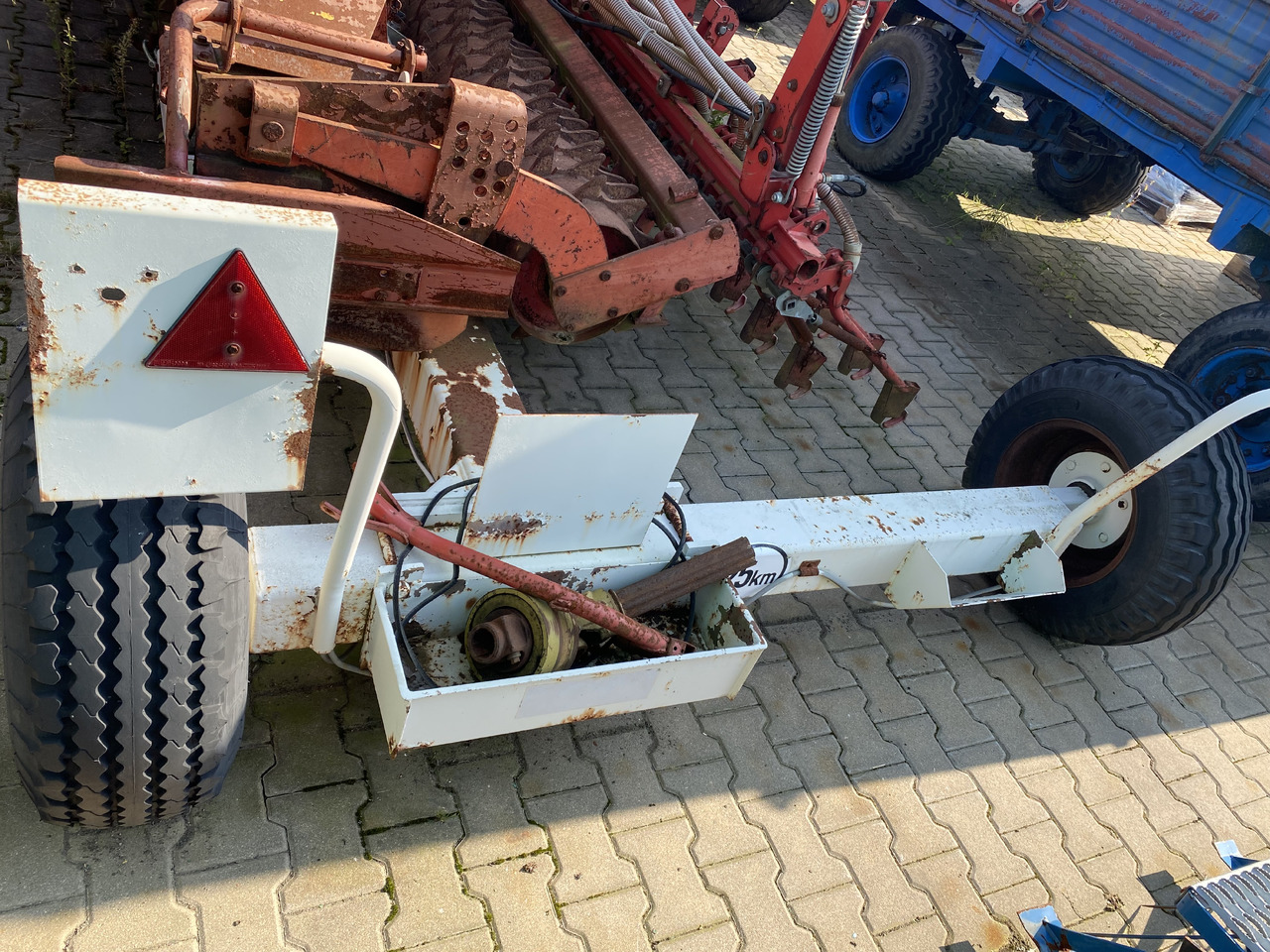 Kverneland ACCORD Pneumatic DA-S KUHN + Kuhn 4.50m - Menggabungkan bor benih: gambar 4 Kverneland ACCORD Pneumatic DA-S KUHN + Kuhn 4.50m - Menggabungkan bor benih: gambar 4