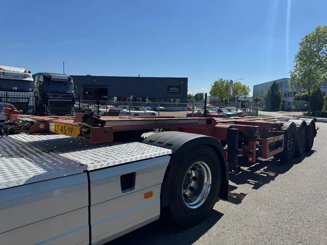 Broshuis 3 UCC-39/45 EU - 3 AXLE SAF + LIFTING AXLE - Semi-trailer pengangkut mobil: gambar 5 Broshuis 3 UCC-39/45 EU - 3 AXLE SAF + LIFTING AXLE - Semi-trailer pengangkut mobil: gambar 5