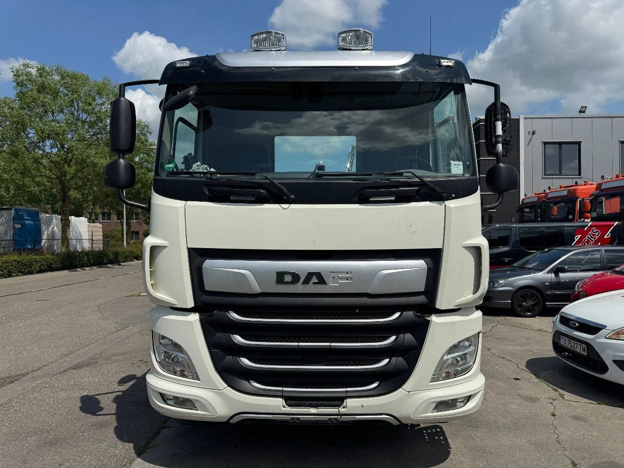 DAF CF 450 6X2 - EURO 6 + LIFT/STEERING AXLE - Truk sasis: gambar 2 DAF CF 450 6X2 - EURO 6 + LIFT/STEERING AXLE - Truk sasis: gambar 2